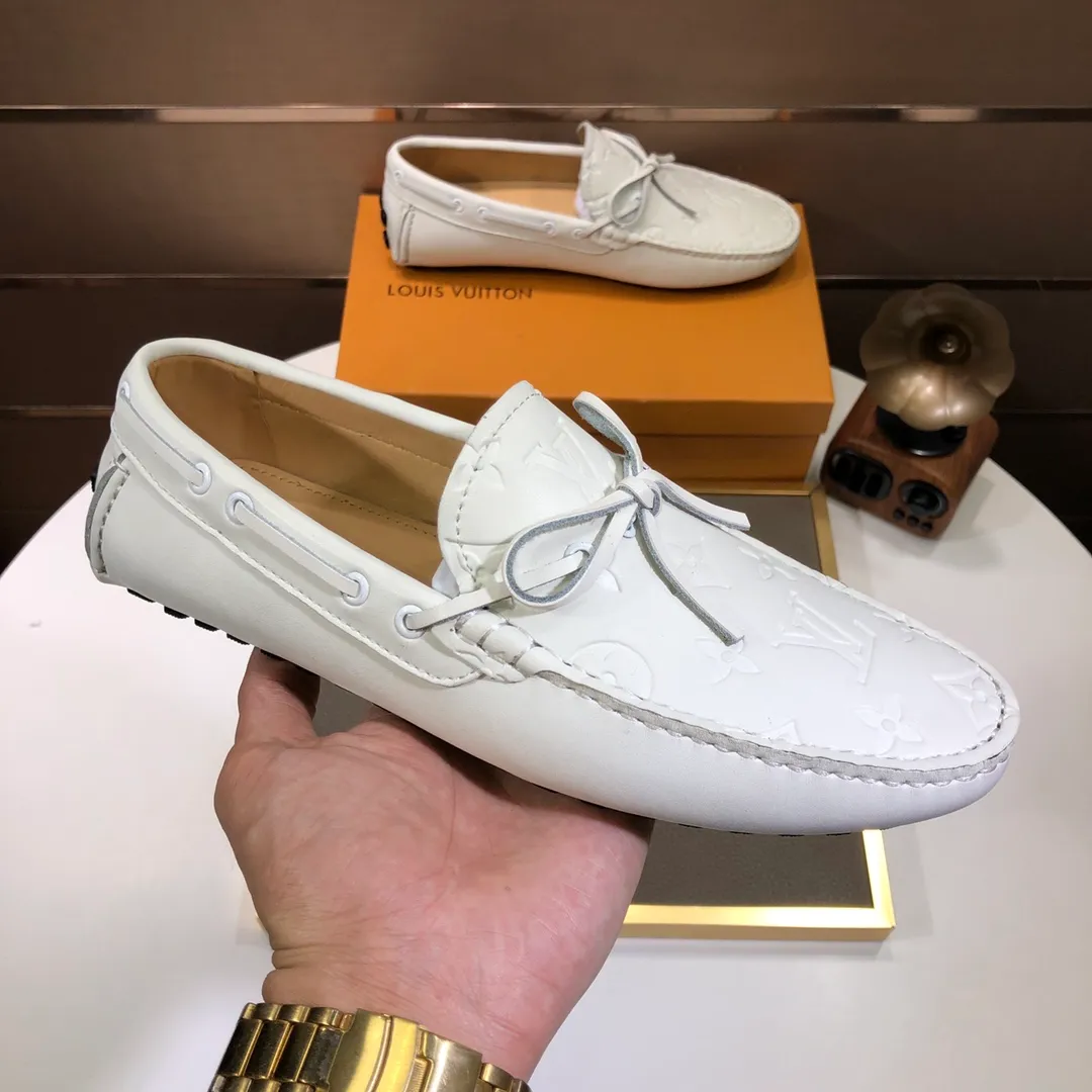 Men's men's shoes 💰420💰 [LV Doudou Shoes] (sheepskin lining) new model is on the market, available on the official website. The new Doudou shoes are processed into single-color materials, and the uppers are made of imported cowhide material. The body of the shoe is fully hemmed with mark thread, and is lined with imported original cowhide leather. The elegant shoe shape is super suitable for all-matching, and the size is 38-44.